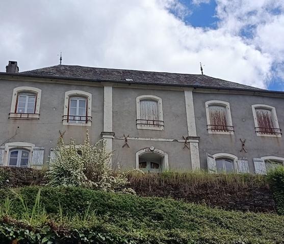 Immeuble à vendre dans l'ancienne mairie de Voutezac Voutezac