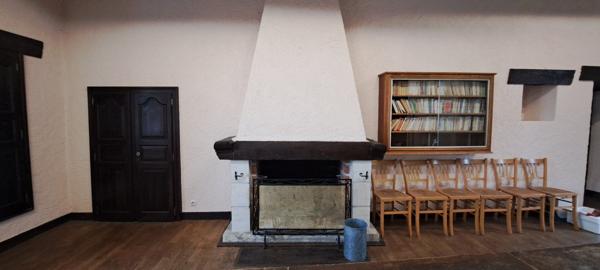 Immeuble à vendre dans l'ancienne mairie de Voutezac Voutezac