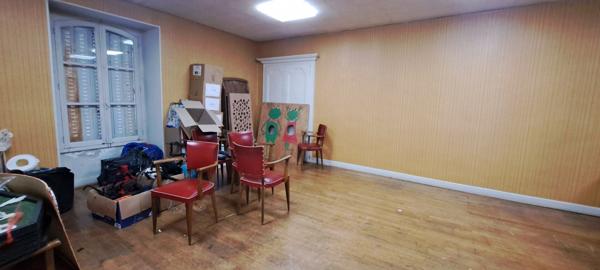 Immeuble à vendre dans l'ancienne mairie de Voutezac Voutezac