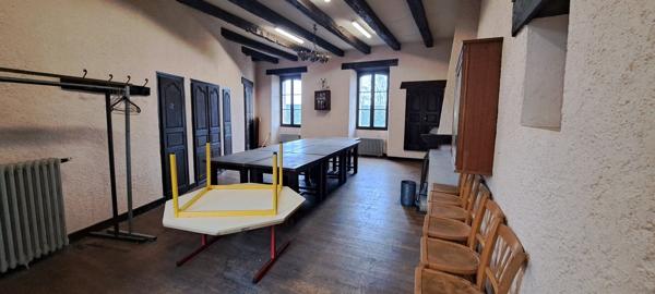 Immeuble à vendre dans l'ancienne mairie de Voutezac Voutezac