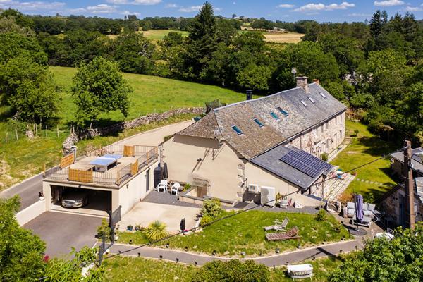 Corps de ferme restauré - Idéal gîtes ou grande famille - Golf - PROCHE LAGUIOLE Laguiole