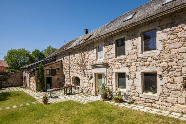 Corps de ferme restauré - Idéal gîtes ou grande famille - Golf - PROCHE LAGUIOLE Laguiole