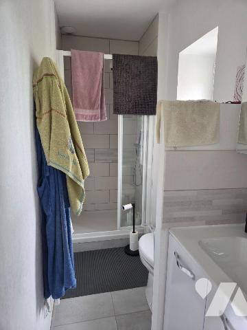 FONTAINE DANIEL- Appartement situé au 2ème étage d'une petite résidence actuellement loué.

-...