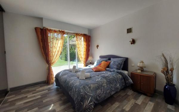 Maison à vendre    6 pièces •  Nazelles-Négron