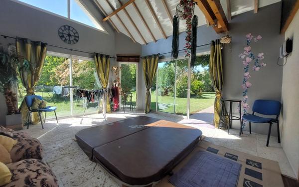 Maison à vendre    6 pièces •  Nazelles-Négron