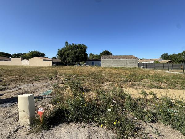 TERRAIN CONSTRUCTIBLE DE 505m² À ÉTAULES