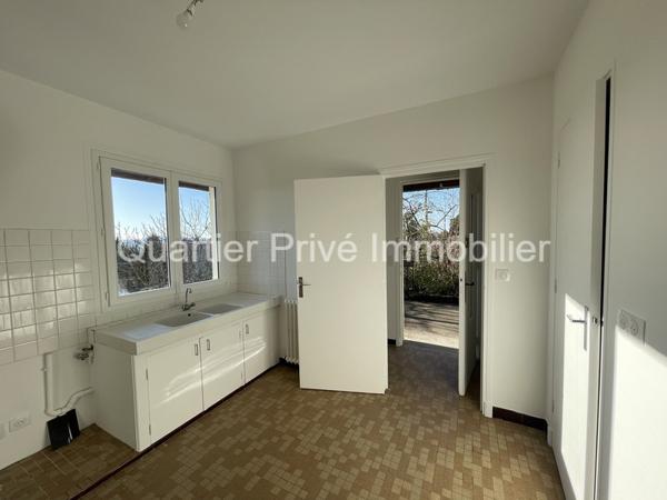 Allassac (19240) Appartement T2 entièrement rafraîchi avec jardin-terrasse et vue