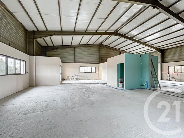 à vendre  300 m2 BAS EN BASSET - 43