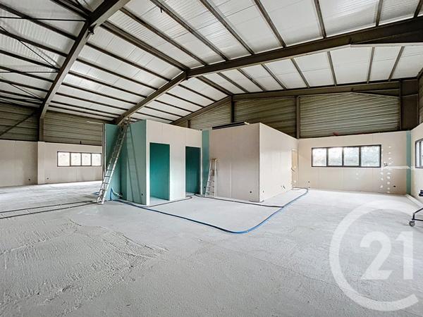 à vendre  300 m2 BAS EN BASSET - 43