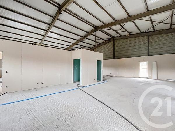 à vendre  300 m2 BAS EN BASSET - 43