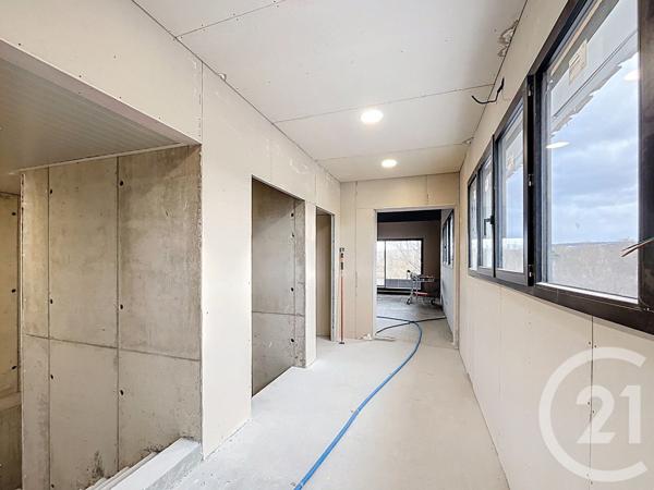 à vendre  300 m2 BAS EN BASSET - 43