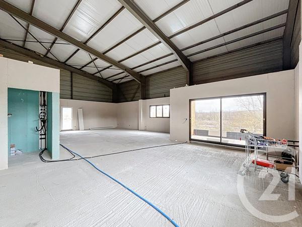 à vendre  300 m2 BAS EN BASSET - 43