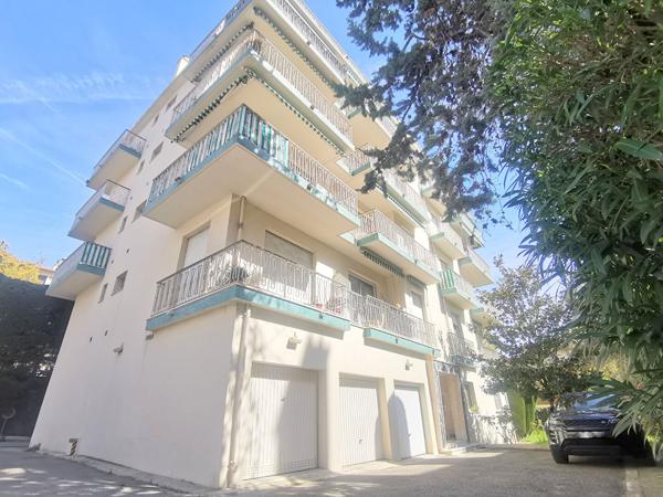 CIMIEZ : BEL APPARTEMENT 3 PIECES DANS RESIDENCE FERMEE