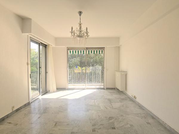CIMIEZ : BEL APPARTEMENT 3 PIECES DANS RESIDENCE FERMEE