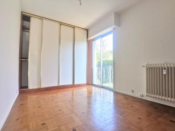 CIMIEZ : BEL APPARTEMENT 3 PIECES DANS RESIDENCE FERMEE