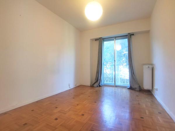 CIMIEZ : BEL APPARTEMENT 3 PIECES DANS RESIDENCE FERMEE