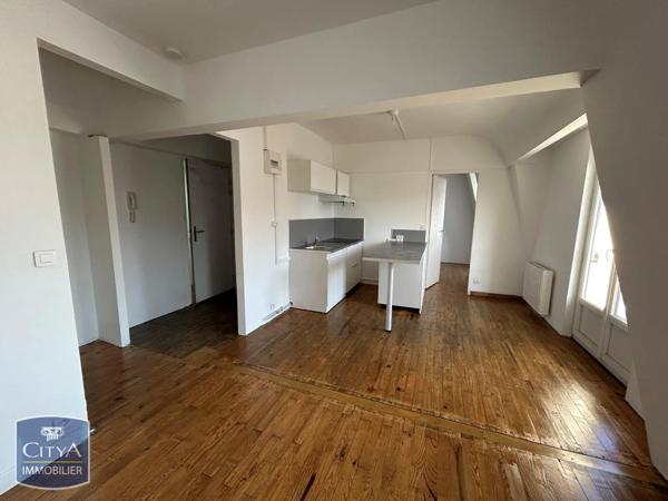 Appartement à louer 2 pièces 41.47m² Saint-Quentin (02100)