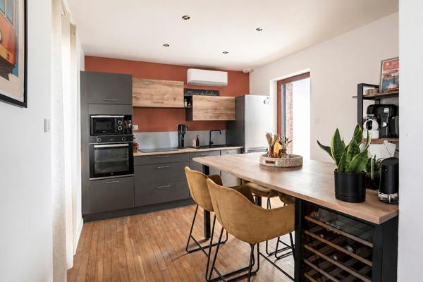 Maison de charme au coeur de Châteaubourg 75 m² | 2 chambres | Belle cour