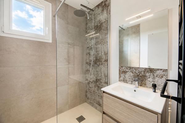 Maison de charme au coeur de Châteaubourg 75 m² | 2 chambres | Belle cour