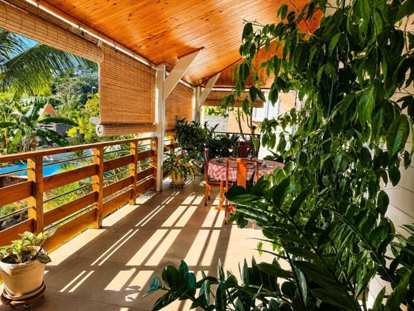 Villa F4 100m² et studio indépendant 25m² - Plateau Caillou