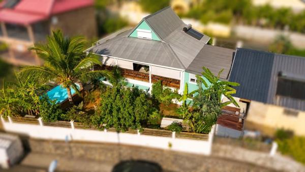 Villa F4 100m² et studio indépendant 25m² - Plateau Caillou