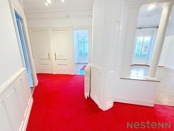 Un Écrin Contemporain sur l'une des plus belles places de Saint-Étienne