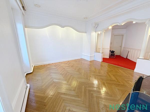 Un Écrin Contemporain sur l'une des plus belles places de Saint-Étienne