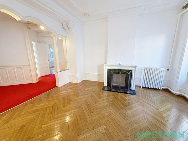 Un Écrin Contemporain sur l'une des plus belles places de Saint-Étienne