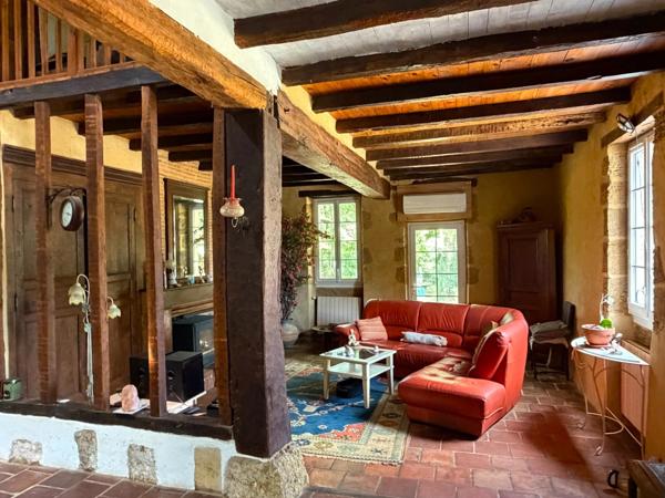 Domaine plein de charme de 250M2 avec dépendances et gîte dans un écrin de verdure Proche de MONT DE MARSAN au HOUGA