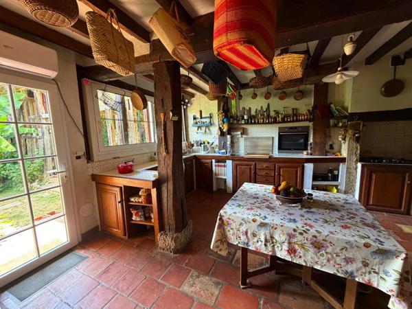 Domaine plein de charme de 250M2 avec dépendances et gîte dans un écrin de verdure Proche de MONT DE MARSAN au HOUGA