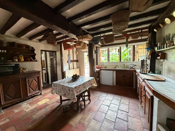 Domaine plein de charme de 250M2 avec dépendances et gîte dans un écrin de verdure Proche de MONT DE MARSAN au HOUGA