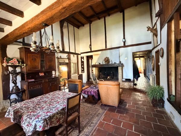 Domaine plein de charme de 250M2 avec dépendances et gîte dans un écrin de verdure Proche de MONT DE MARSAN au HOUGA