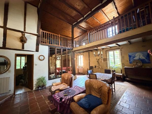 Domaine plein de charme de 250M2 avec dépendances et gîte dans un écrin de verdure Proche de MONT DE MARSAN au HOUGA