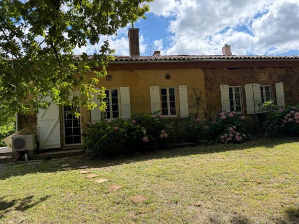 Domaine plein de charme de 250M2 avec dépendances et gîte dans un écrin de verdure Proche de MONT DE MARSAN au HOUGA