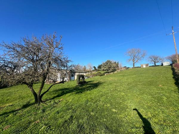 Maison 27m² à rénover sur grand terrain constructible ? Idéal projet de construction