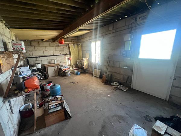 Maison 27m² à rénover sur grand terrain constructible ? Idéal projet de construction