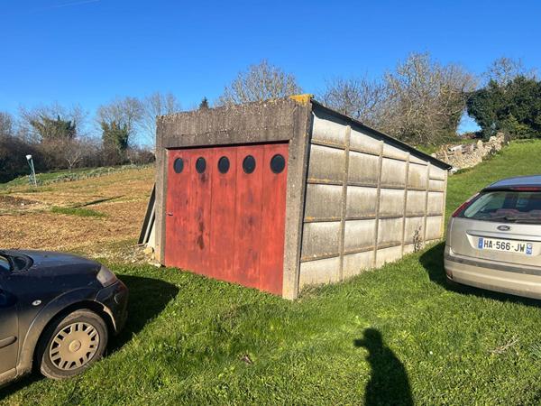 Maison 27m² à rénover sur grand terrain constructible ? Idéal projet de construction