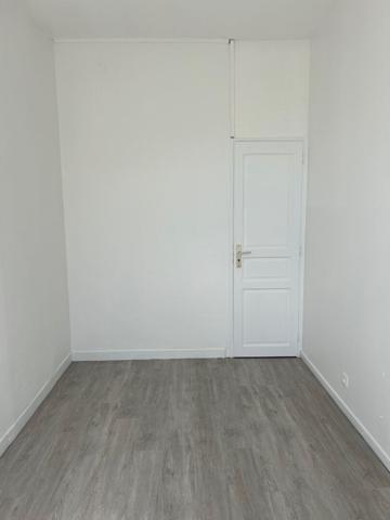 "LOCAL COMMERCIAL 3 PIECES 59M2"