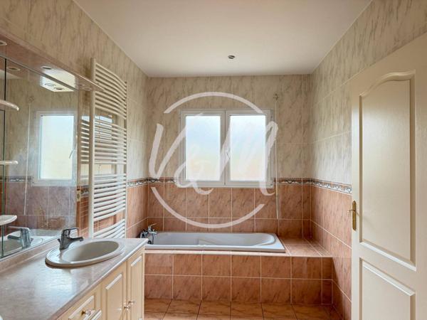 VILLA A VENDRE TAUSSAT- Maison traditionnelle 4 chambres à vendre à Taussat Lanton proche port plages et commerces avec jardin au calme Bassin d’Arcachon LANTON TAUSSAT