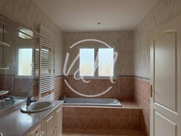 VILLA A VENDRE TAUSSAT- Maison traditionnelle 4 chambres à vendre à Taussat Lanton proche port plages et commerces avec jardin au calme Bassin d’Arcachon LANTON TAUSSAT