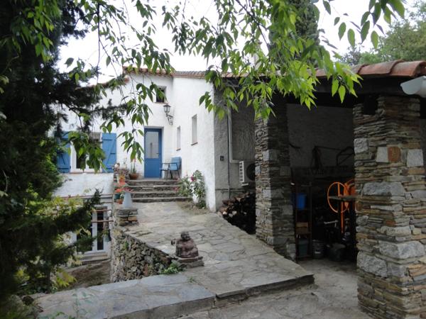 Dpt Pyrénées Orientales (66), à vendre REYNES, maison P6 de 136 m² sur terrain de 1.72 ha avec sous-sol et garage