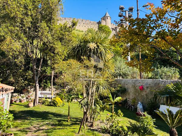 Maison d'exception avec jardin exotique face à la Cité de Carcassonne