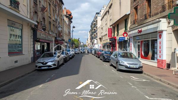 Local d activites de 49 m²