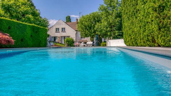 Dpt Haut-Rhin (68), à vendre MULHOUSE maison d'architecte 372 m2 dans son magnifique jardin