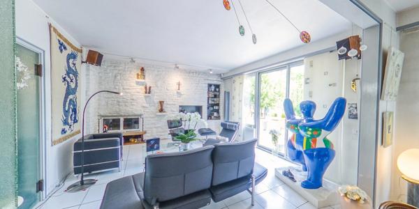 Dpt Haut-Rhin (68), à vendre MULHOUSE maison d'architecte 372 m2 dans son magnifique jardin