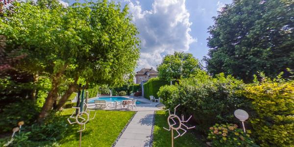 Dpt Haut-Rhin (68), à vendre MULHOUSE maison d'architecte 372 m2 dans son magnifique jardin