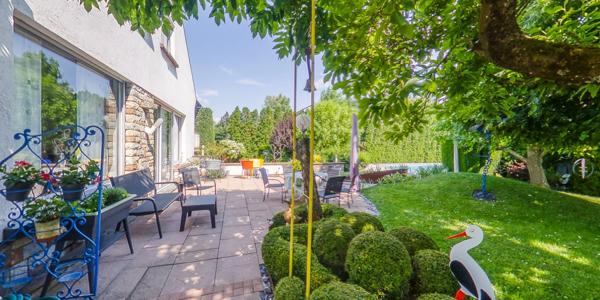 Dpt Haut-Rhin (68), à vendre MULHOUSE maison d'architecte 372 m2 dans son magnifique jardin