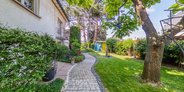 Dpt Haut-Rhin (68), à vendre MULHOUSE maison d'architecte 372 m2 dans son magnifique jardin