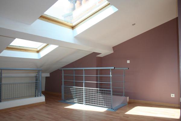 Appartement lumineux avec chambre en mezzanine