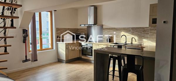 Duplex rénové et en partie meublé avec place de parking.